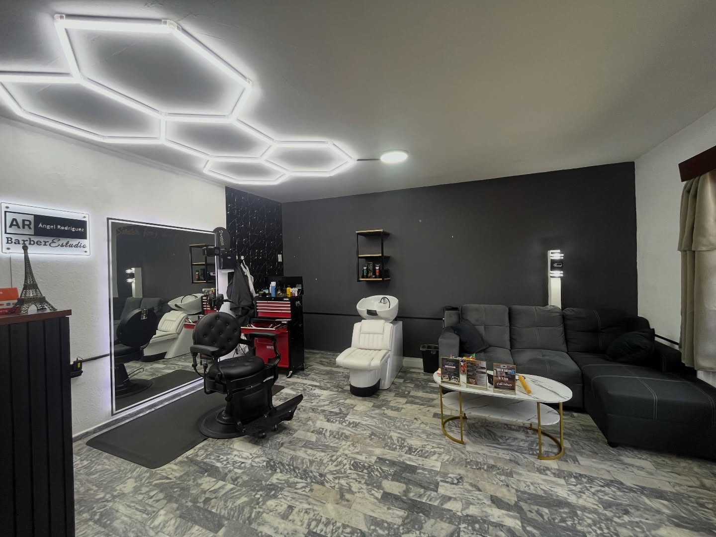 Interior de AR Barber Estudio